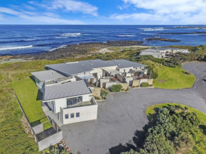 HEARN'S BEACHSIDE VILLA 3, Port Fairy